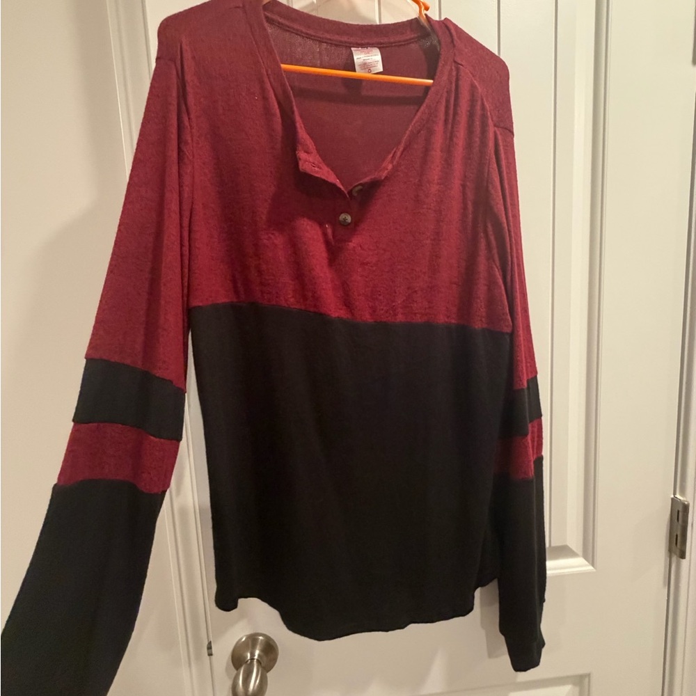 No Boundaries Two-Tone Henley Long Sleeve Top in Red and Black, Size XXL